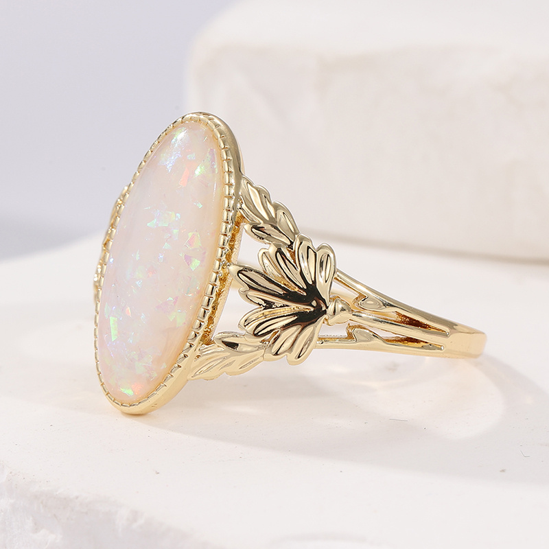 Women's Flower Carved Hollow Ring — Fashionable Design